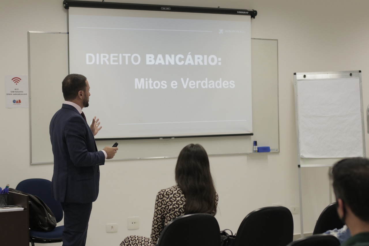 Especialista abordou mitos e verdades sobre o Direito Bancário em palestra